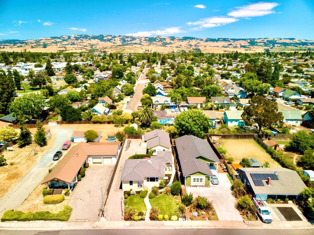 Spacious Renovated Petaluma Home- Pool Table, Fire Pit, Parking Exteriör bild